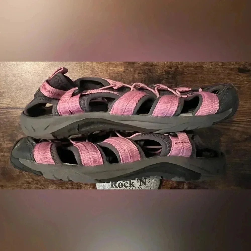 Bearpaw | Memuru youth hiker sandals. Size: 4.